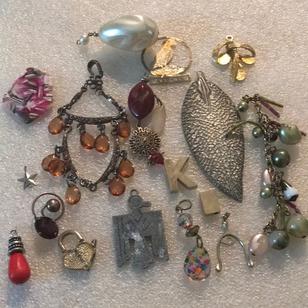 Assorted Women's Jewelry Charms and Pendants - Mixed Colors 17